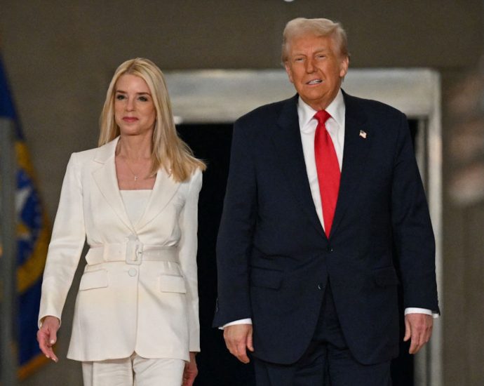 bondi’s-phony-obama-probe-exposes-the-traitor’s-fears
