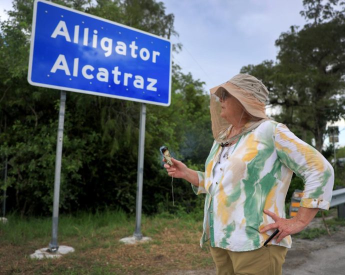 ex-“alligator-alcatraz”-worker-details-“inhumane”-treatment