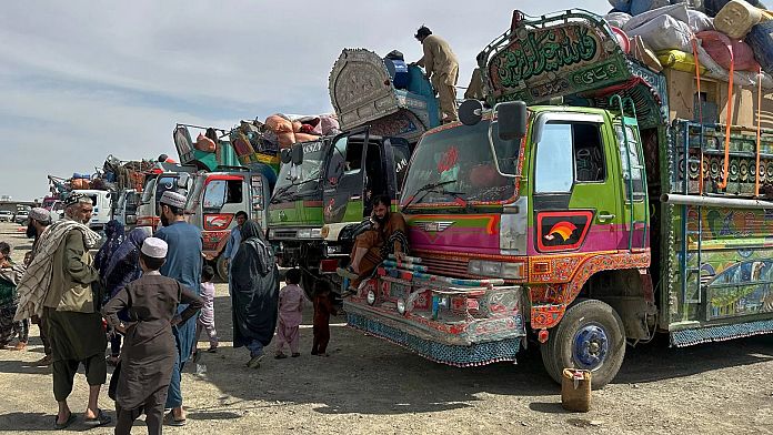 pakistan-extends-deportation-deadline-for-afghan-refugees-but-un-remains-concerned