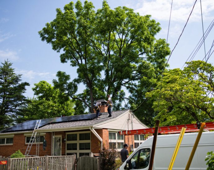 federal-rooftop-solar-grants-are-on-the-chopping-block.-here’s-who-would-get-hurt