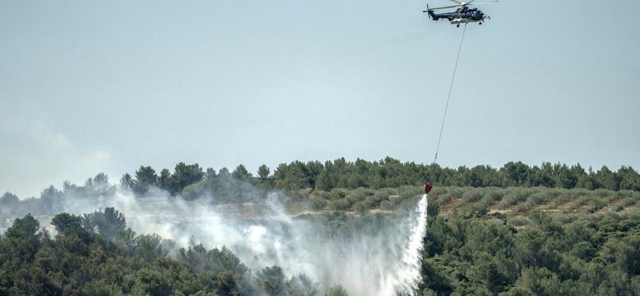 france’s-biggest-wildfire-of-the-summer-has-eclipsed-the-size-of-paris-and-is-still-spreading