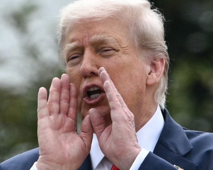 the-traitor’s-on-the-what?!?-weirdest-white-house-moment-yet-leaves-critics-baffled
