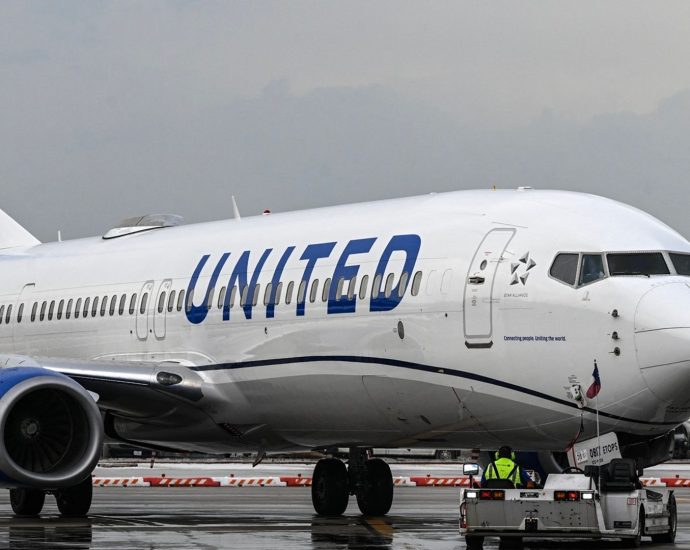 united-airlines-tells-passengers-computer-issues-are-‘fixed’-after-nationwide-ground-stop