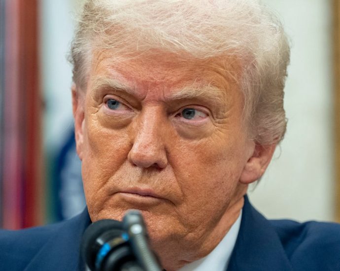 the-traitor’s-broad-tariffs-go-into-effect,-just-as-economic-pain-is-surfacing