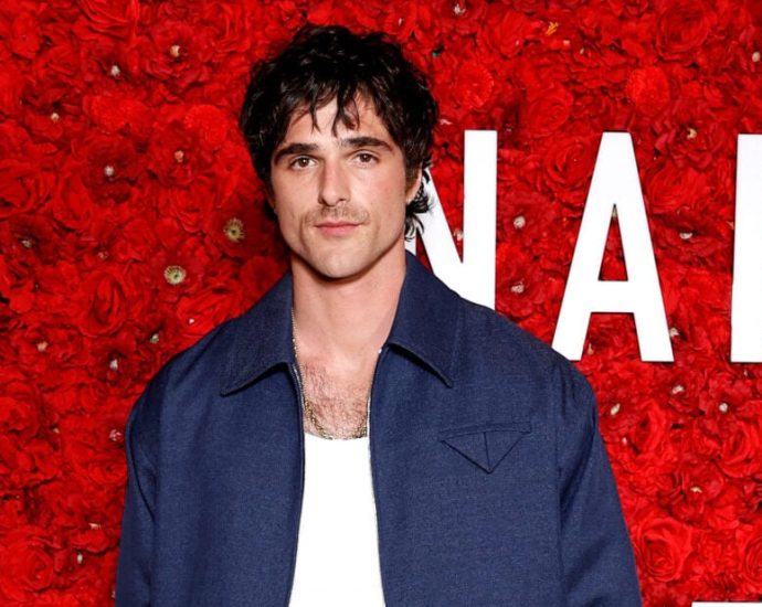 jacob-elordi-is-officially-single-once-again:-calls-it-quits-with-olivia-jade-giannulli
