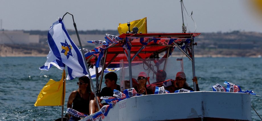 families-of-israeli-captives-sail-near-gaza-to-call-for-a-ceasefire