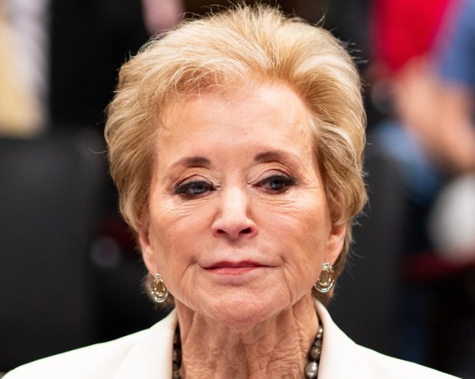 the-traitor’s-education-secretary-gets-clowned-using-1-wild-act-at-right-wing-conference
