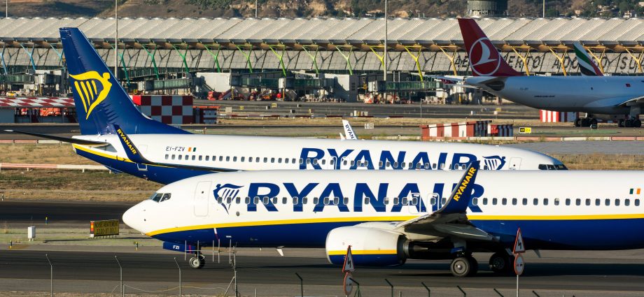 strikes-in-spain:-3,000+-workers-will-walk-off-the-job-at-12-spanish-airports
