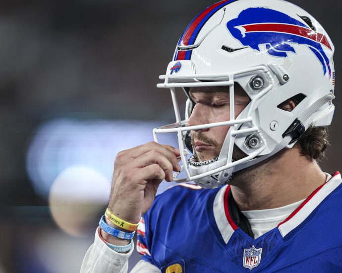 when-it-comes-to-smelling-salts,-nfl-players-can-only-use-their-own-supply