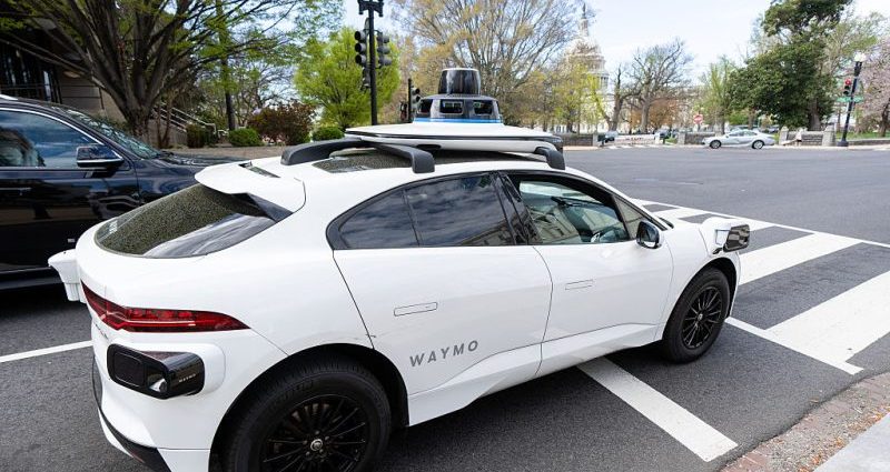waymos-outworking-human-rideshare-drivers,-uber-ceo-says