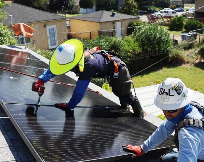 epa-plans-to-end-a-program-that-makes-solar-power-available-to-low-income-americans
