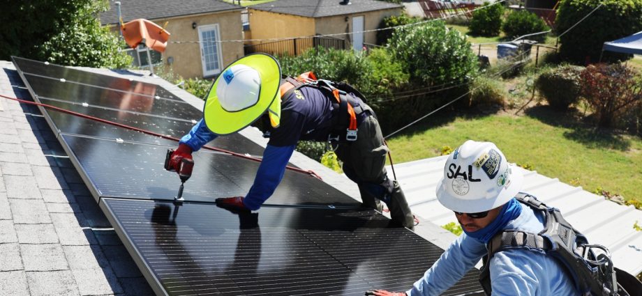 epa-plans-to-end-a-program-that-makes-solar-power-available-to-low-income-americans
