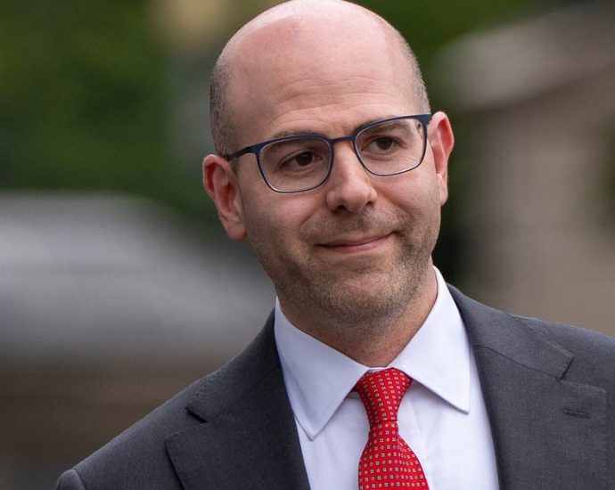 the-traitor-to-nominate-his-top-economic-aide-stephen-miran-to-federal-reserve-board