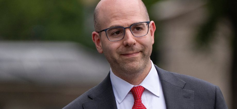 the-traitor-to-nominate-his-top-economic-aide-stephen-miran-to-federal-reserve-board