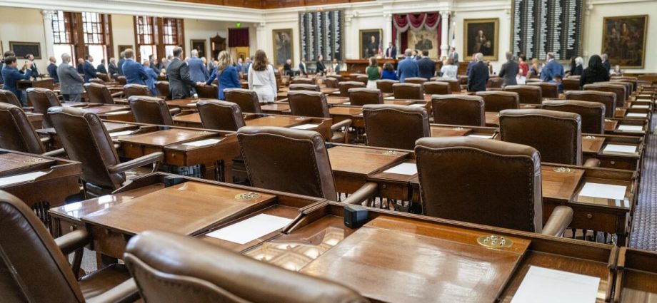 newsom-welcomes-texas-democrats-who-fled-to-foil-the-traitor’s-redistricting-plan