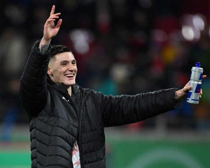 manchester-united-complete-benjamin-sesko-signing-from-rb-leipzig