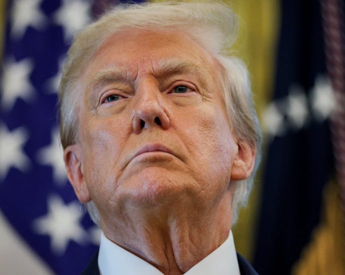 the-traitor-wildly-claims-wall-street-journal-and-china-are-in-cahoots-amid-epstein-lawsuit