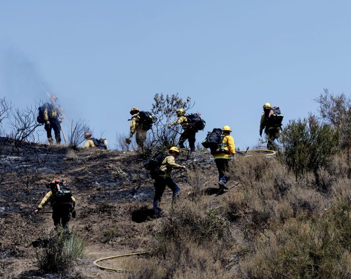 evacuation-orders-lifted-as-california’s-canyon-fire-reaches-28%-containment