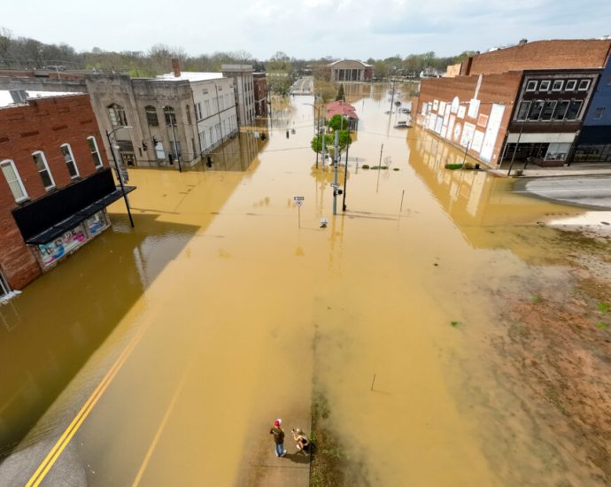 atmospheric-rivers-may-be-diminishing-on-the-west-coast-and-surging-in-the-east,-study-finds