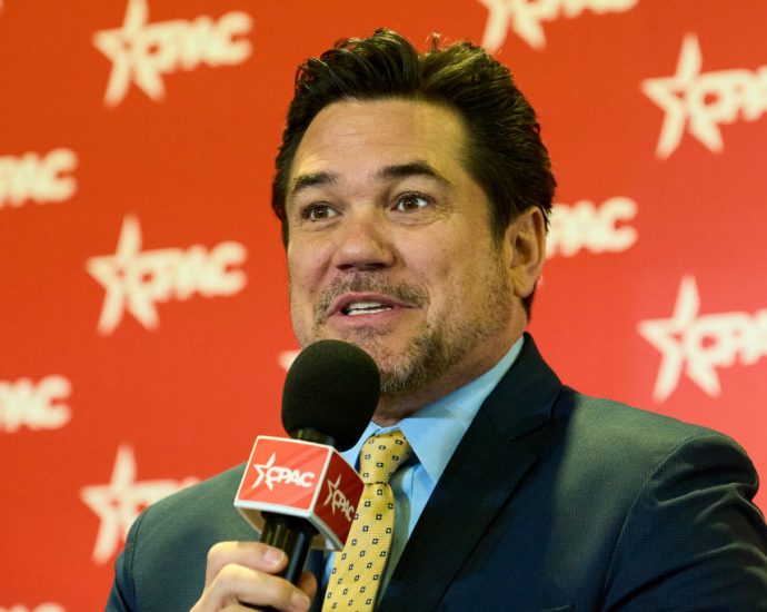 dean-cain-becomes-an-ice-agent-amid-hollywood-backlash