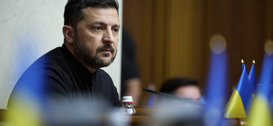 white-house-is-considering-inviting-zelenskyy-to-alaska