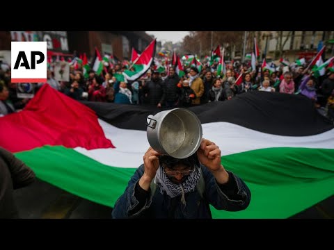 chileans-bang-empty-pots-to-protest-hunger-and-war-in-gaza
