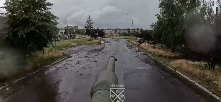 100,000-russians-poised-to-trap-pokrovsk—if-tiny-coal-village-falls