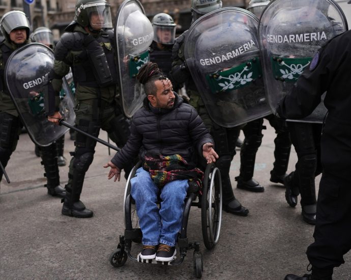 week-in-pictures:-from-gaza-starvation-crisis-to-california-wildfires