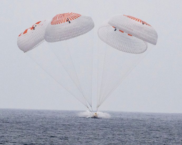 astronauts-return-to-earth-in-spacex-splashdown-after-5-month-iss-mission