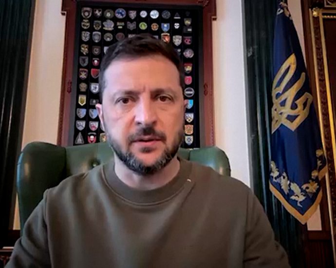 zelenskyy-rejects-‘gifting-land’-to-russia-ahead-of-the-traitor-putin-meeting