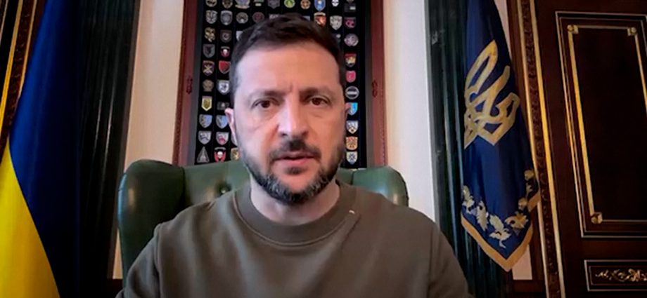 zelenskyy-rejects-‘gifting-land’-to-russia-ahead-of-the-traitor-putin-meeting