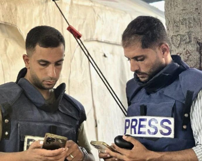 gaza-journalist-reports-on-israeli-attack-that-killed-al-jazeera-colleagues