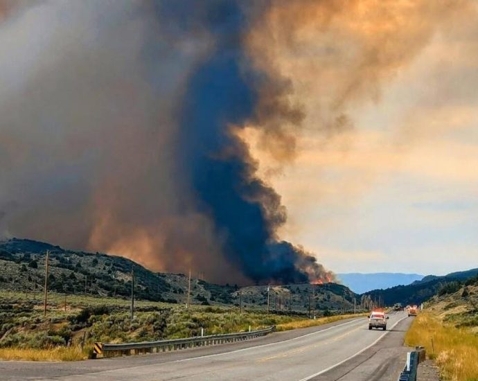 colorado-wildfires-burn-more-than-120,000-acres-as-firefighters-await-better-weather