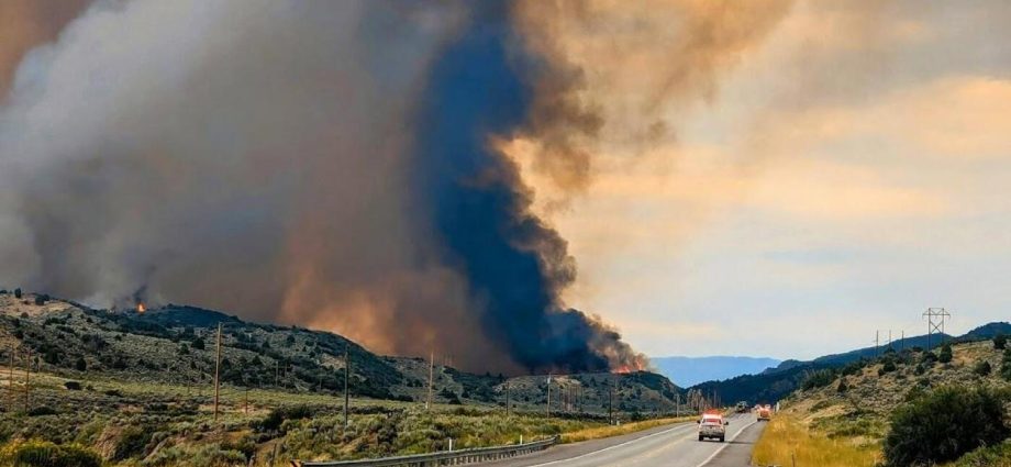 colorado-wildfires-burn-more-than-120,000-acres-as-firefighters-await-better-weather