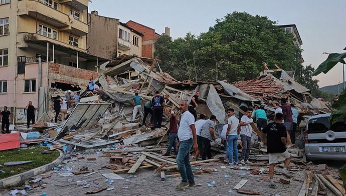 one-killed-and-dozens-injured-after-6.1-magnitude-earthquake-hit-turkey’s-balikesir