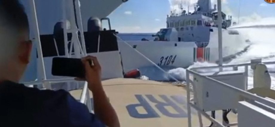 china-says-it-expels-philippine-vessels-near-scarborough-shoal