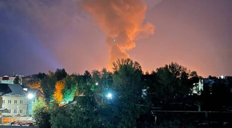 bloomberg:-ukraine-drone-attack-stops-saratov-oil-refinery-powering-russia’s-heartland
