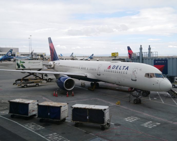 another-wing-clip:-delta-757-makes-contact-with-a350-in-atlanta
