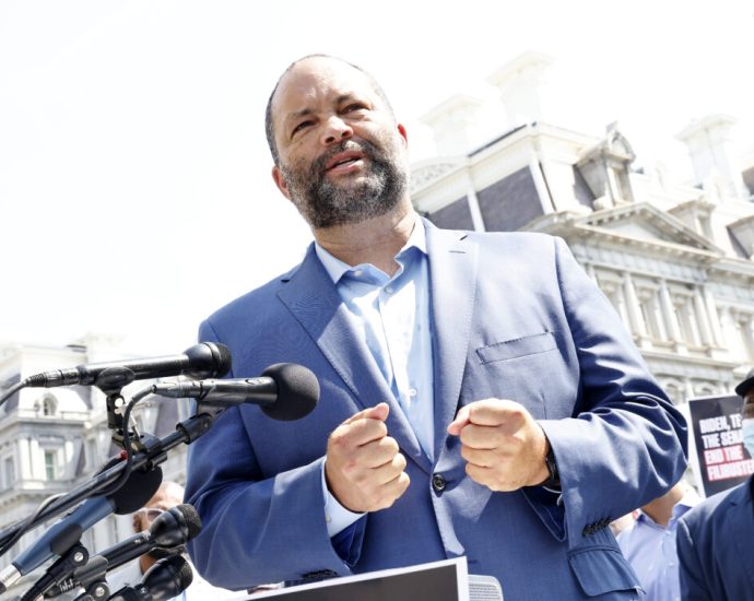 after-turmoil-and-no-confidence-votes,-sierra-club-terminates-ben-jealous 