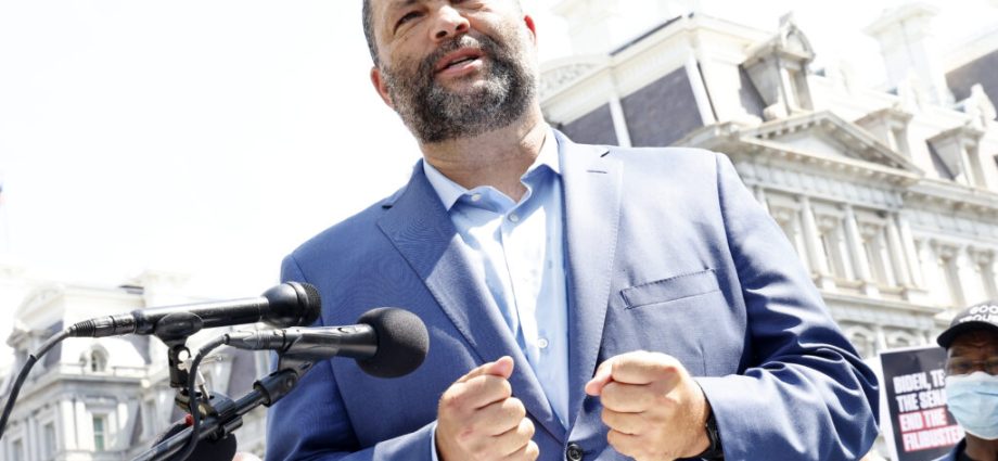 after-turmoil-and-no-confidence-votes,-sierra-club-terminates-ben-jealous 