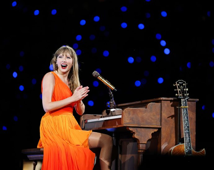 taylor-swift-announces-new-album:-‘the-life-of-a-showgirl’