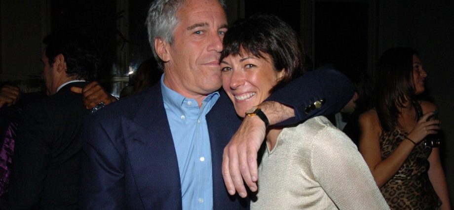 epstein-accomplice-ghislaine-maxwell’s-grand-jury-records-to-remain-sealed