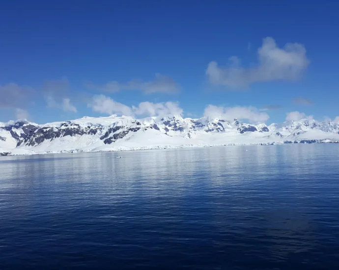 332-colossal-canyons-just-revealed-beneath-antarctica’s-ice