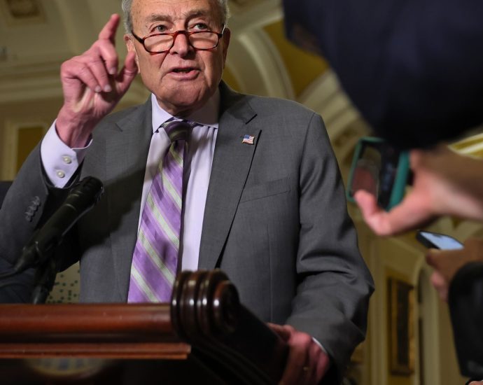 john-oliver-mocks-schumer’s-fictional-family-tale-as-polls-hit-20-year-low