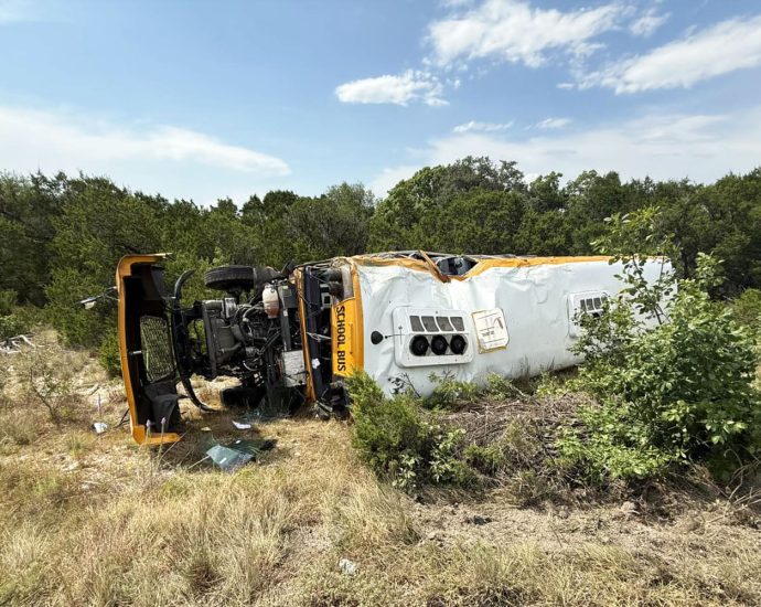 ten-injured-in-school-bus-rollover-in-texas