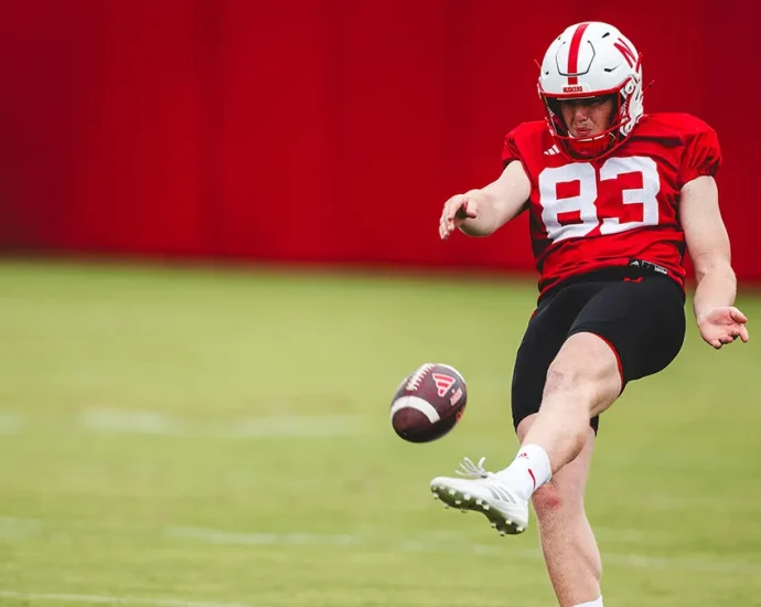 Aussie Freshman Punter Archie Wilson cries during press conference because he misses his family (WATCH)