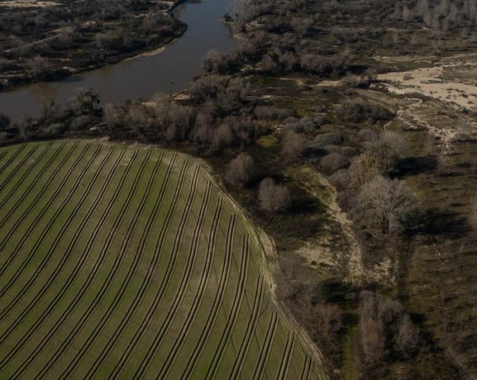 central-valley-homeowners-are-watching-property-values-sink-with-the-land