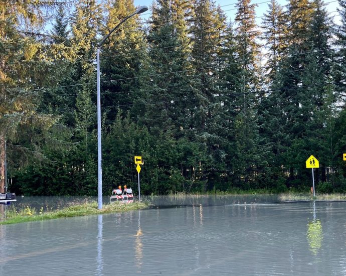 juneau-avoids-widespread-damage-as-new-flood-walls-face-glacier-outburst