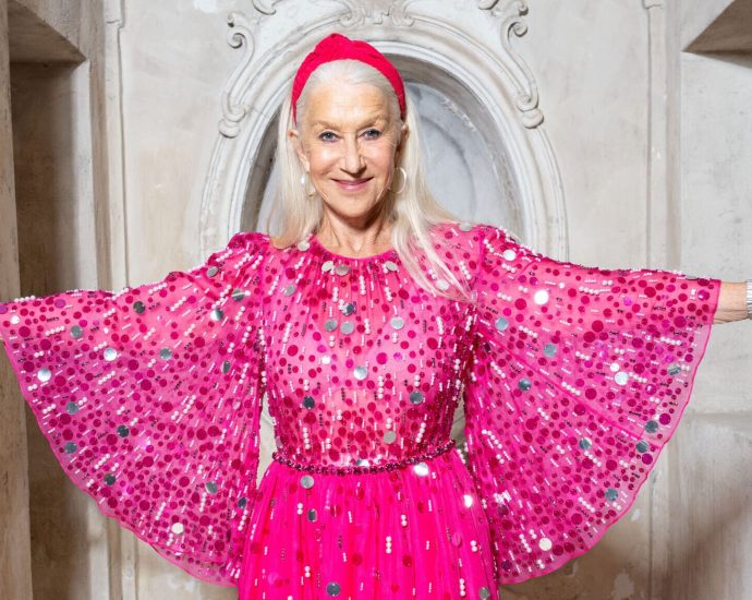 helen-mirren-declares-tomatoes-are-bisexual-—-and-she’s-not-wrong