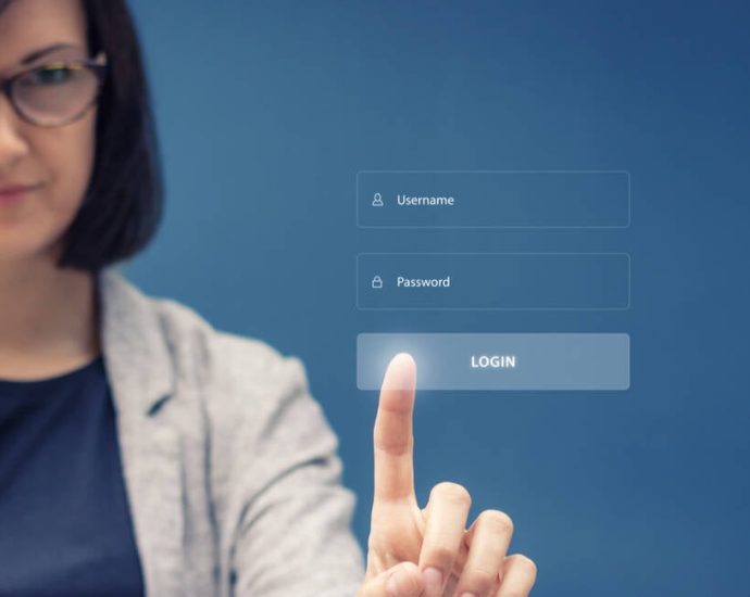 voice,-vision,-pen:-oh-dear.-windows-boss-says-microsoft-is-again-reshaping-os